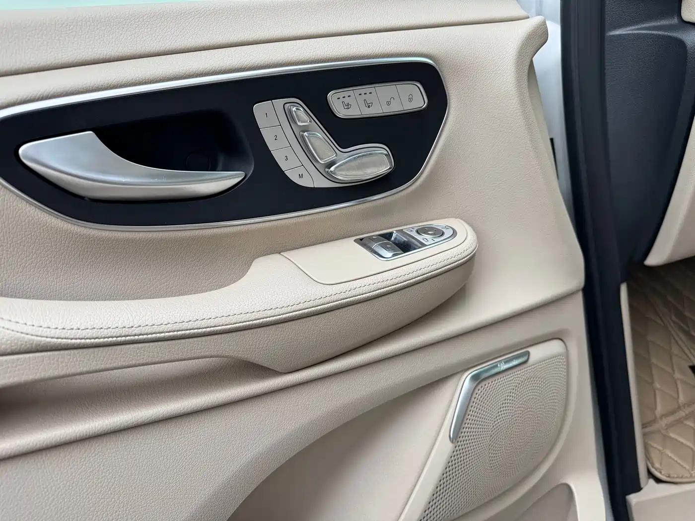Mercedes-Benz V-Class 2016 V 260 Premium Edition фото 8