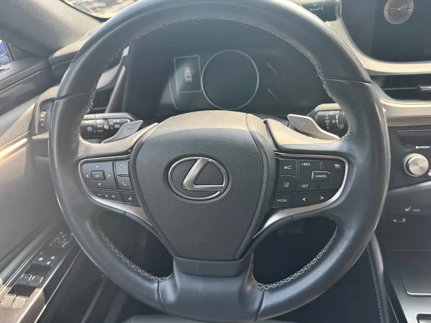 Lexus ES 2021 200 Luxury Edition фото 15
