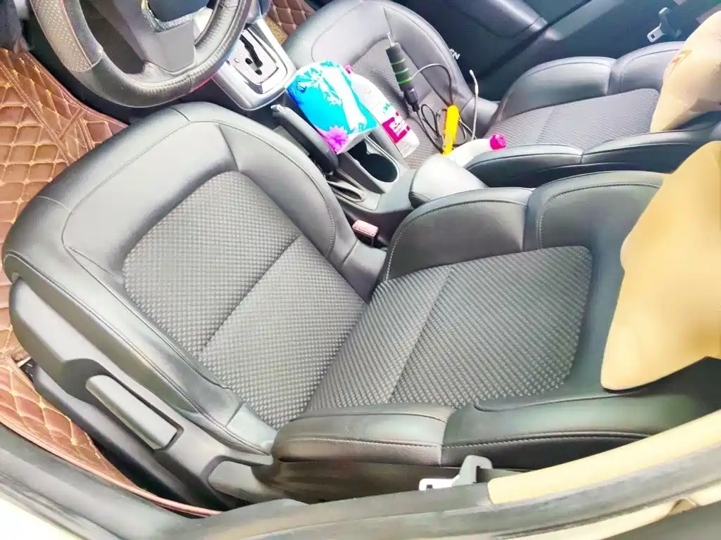 Citroën C4 C-Quatre 2017 2016 1.6L Automatic Luxury Model