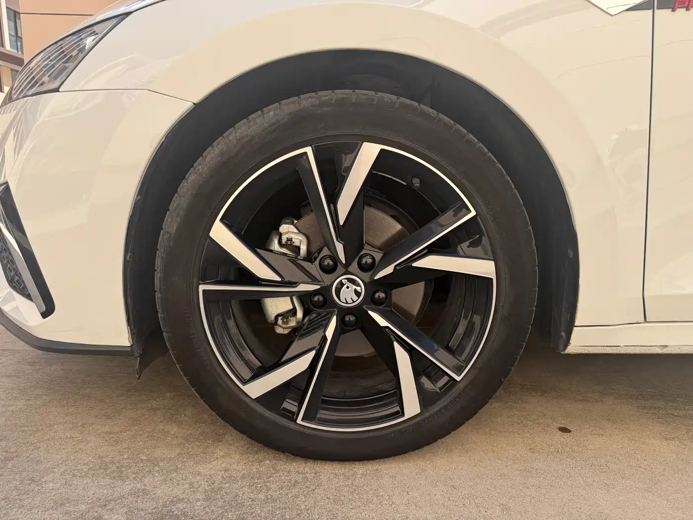 Škoda Octavia 2023 PRO TSI280 Premium Edition фото 5
