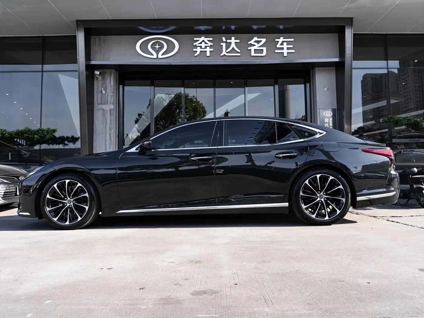 2023 Lexus LS