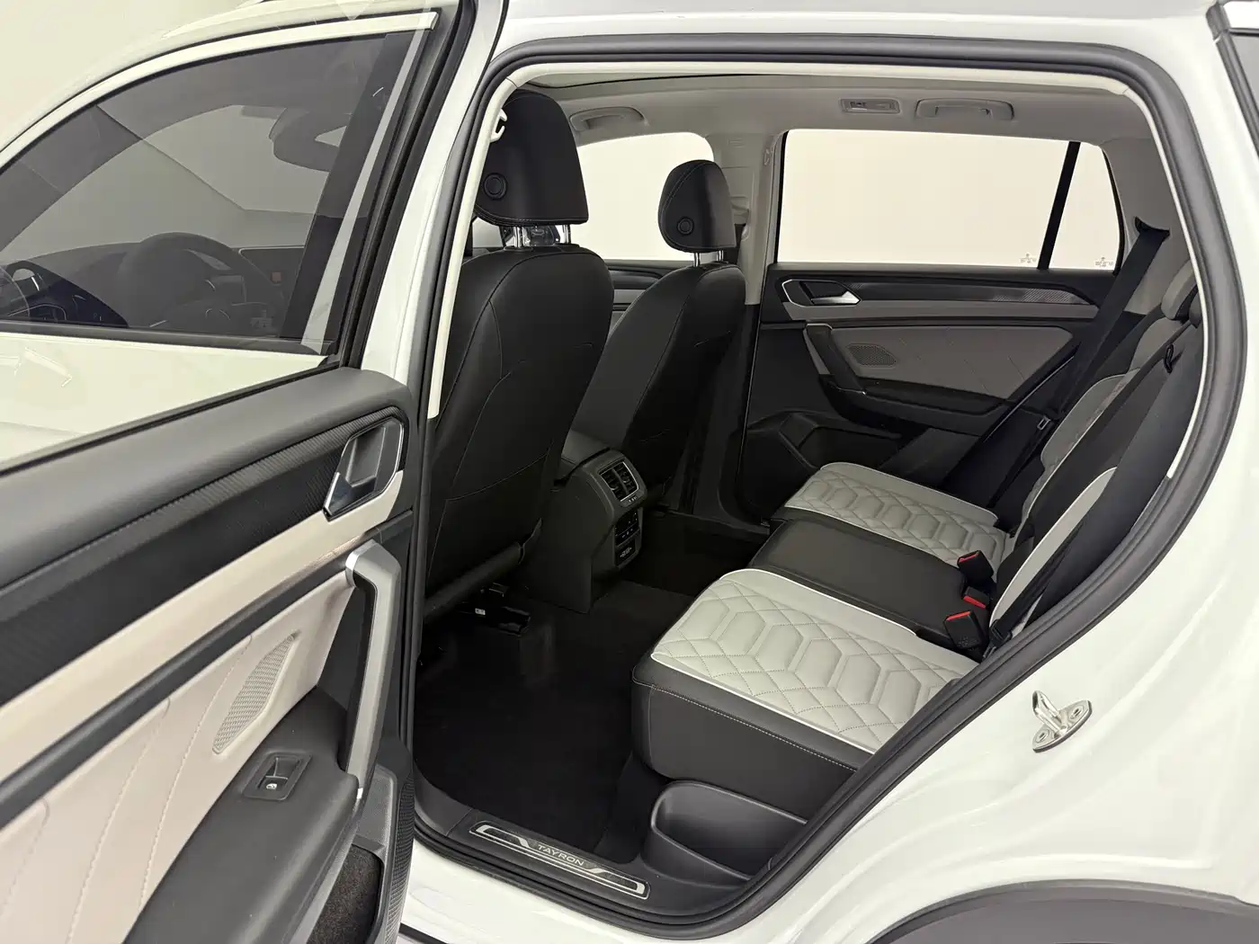 Volkswagen Tayron 2023 280TSI 2WD Luxury Plus Advanced Edition фото 14