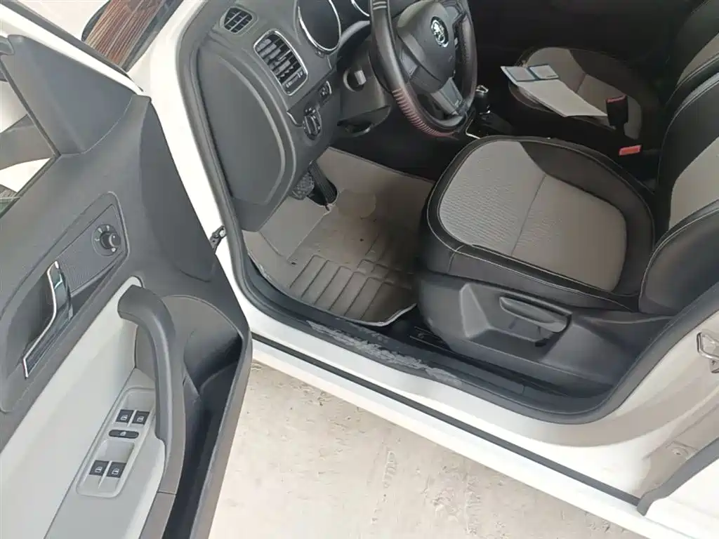 Škoda Yeti 2017 TSI280 DSG Advance фото 16