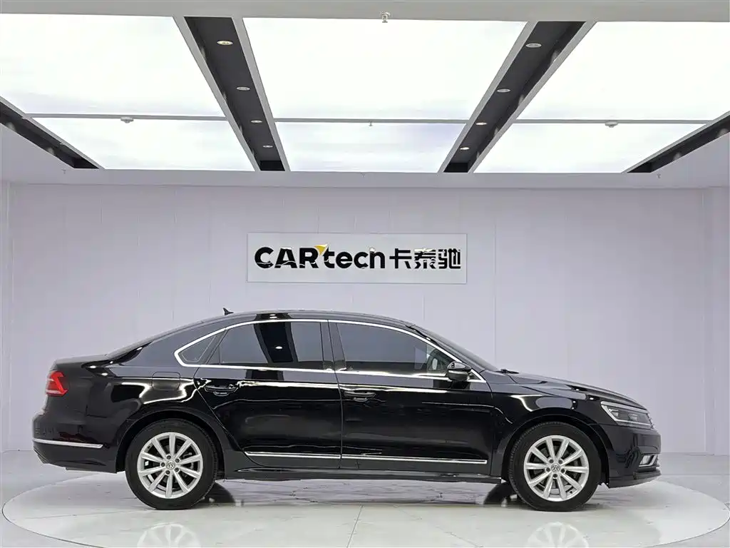 Volkswagen Passat 2017 330TSI DSG Prestige фото 4