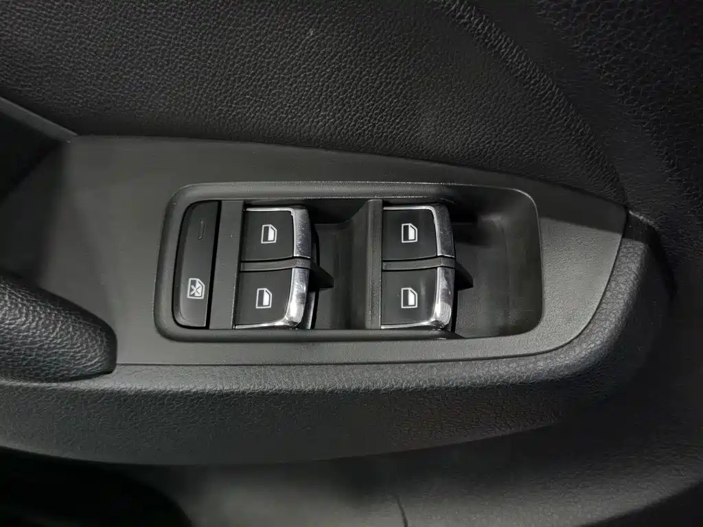 Roewe RX5 2016 2016 20T 2WD Automatic Internet Smart Edition