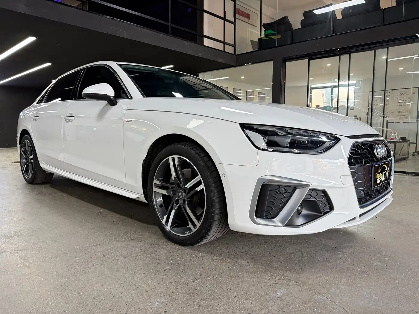 صورة 3 - Audi A4L