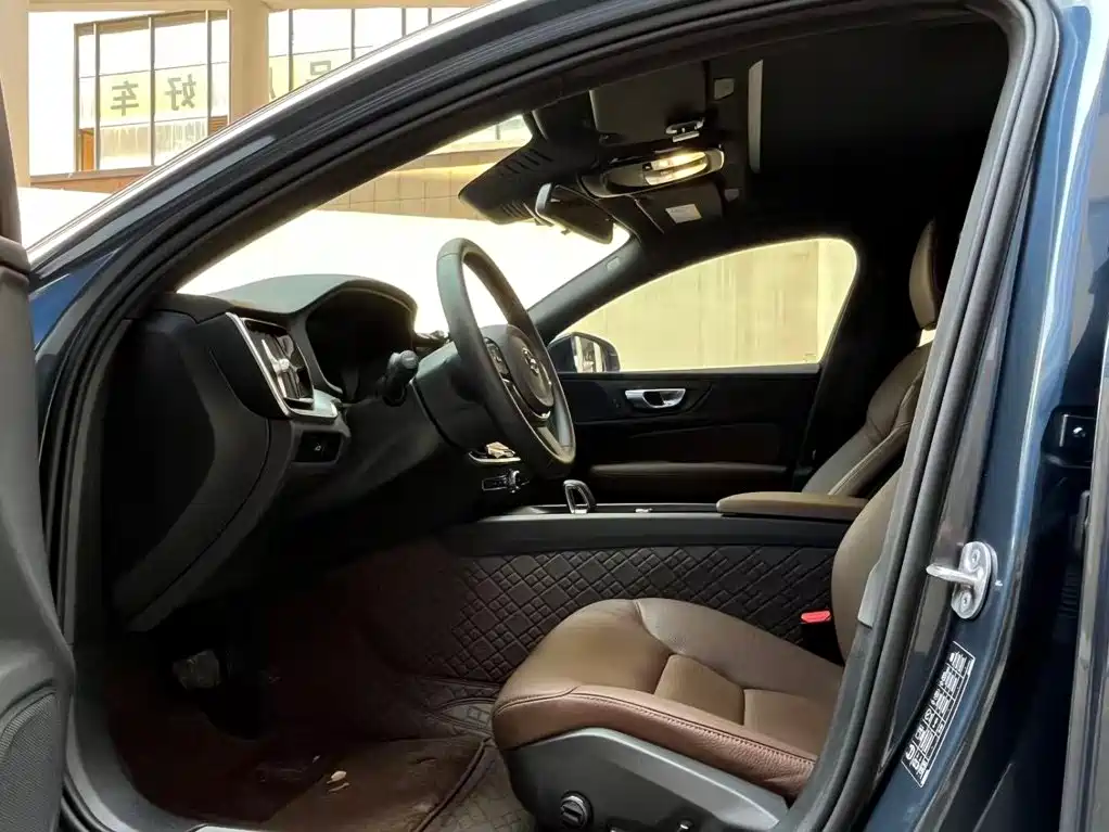 Фото 9 - Volvo S60