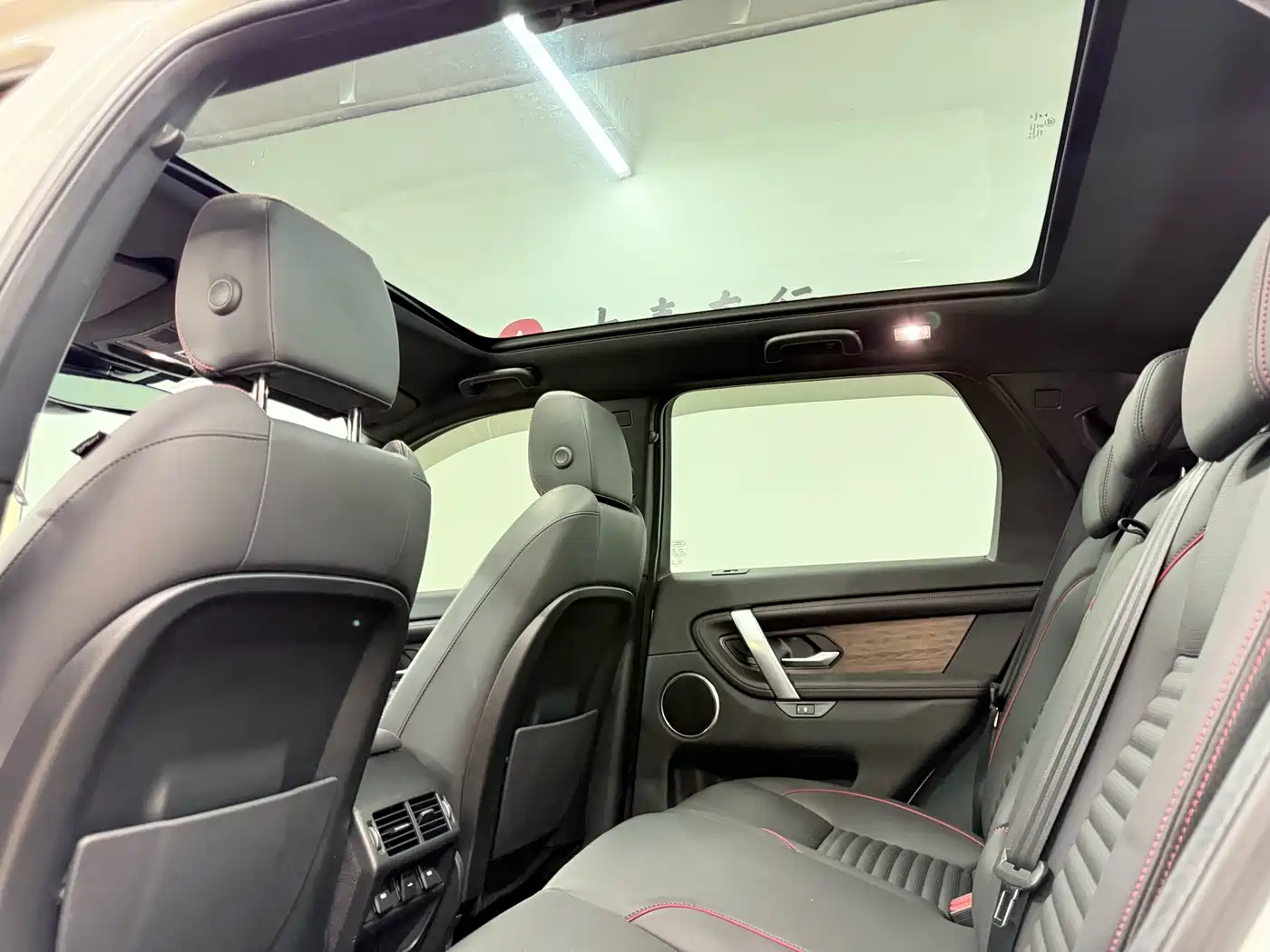 Land Rover Discovery Sport 2020 249PS R-Dynamic Performance фото 15