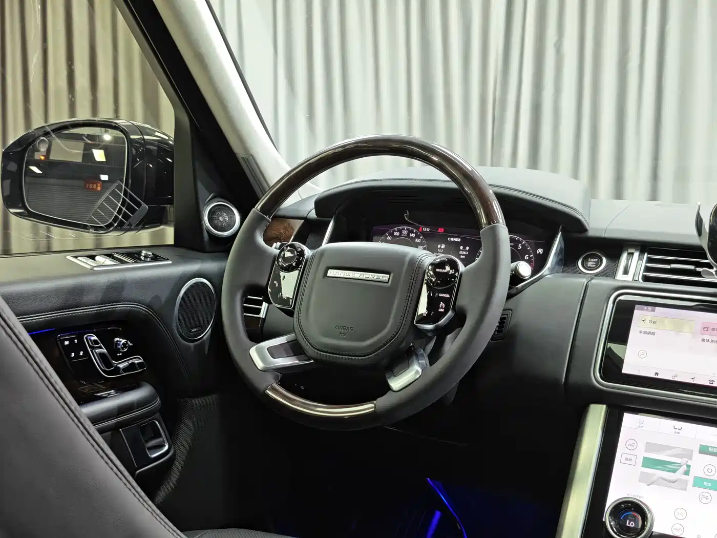 Land Rover Range Rover 2021 3.0 L6 Heritage Extended Classic Edition фото 10