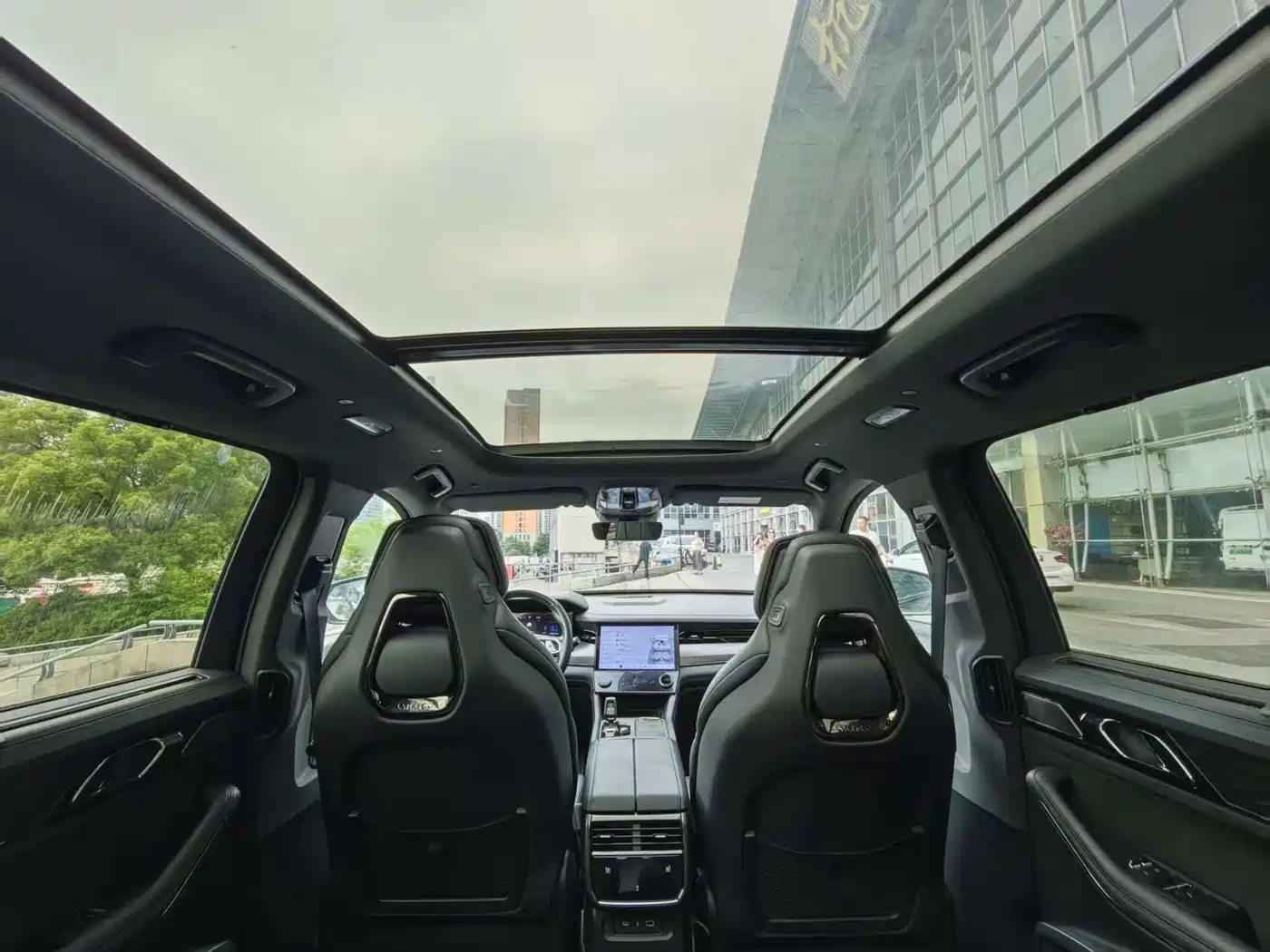 Lynk & Co 09 EM-P 2021 2.0T PHEV Ultra 6-seater фото 18