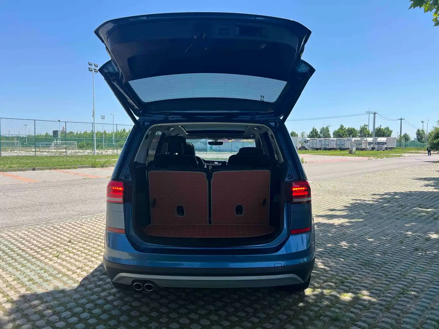 Volkswagen Touran 2021 Touran L 280TSI DSG Cross Luxury 6-Seater фото 7