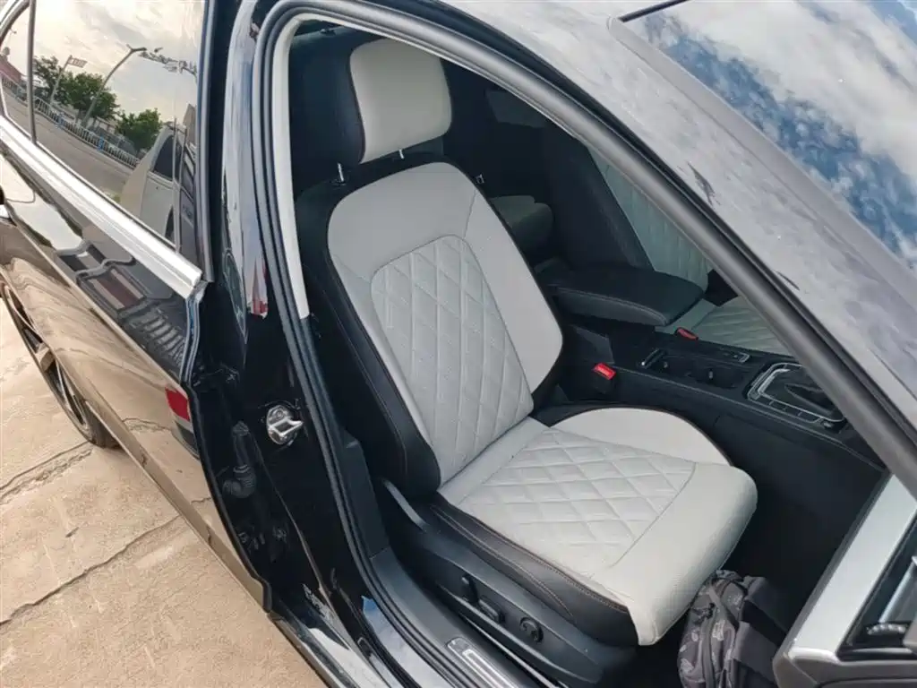 Volkswagen Magotan 2023 2 Million Units Anniversary Edition 330TSI DSG Leading Type фото 20