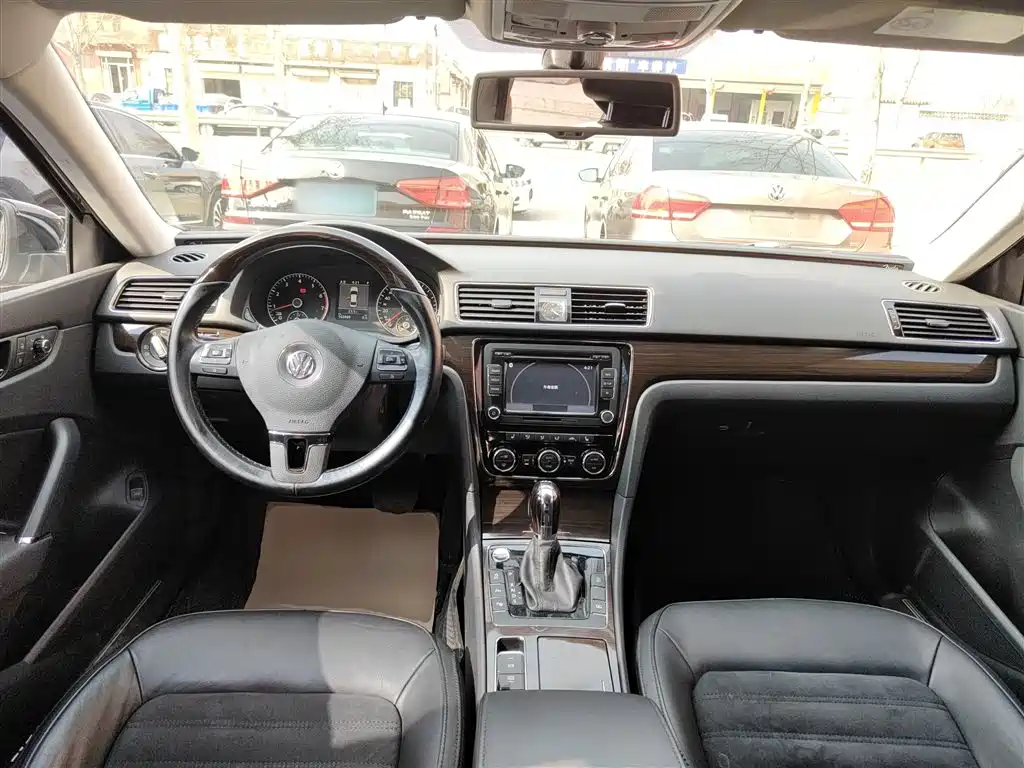 Volkswagen Passat 2015 1.8TSI DSG Ultimate Edition фото 10