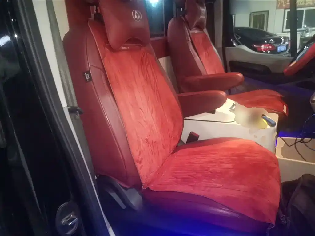 SAIC Maxus Xintu V90 2022 2.0T Automatic Zhiyun King RWD Extended Wheelbase High Roof Single Rear Tire 6/7-Seater фото 25