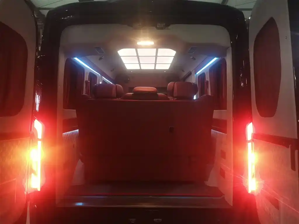 SAIC Maxus Xintu V90 2022 2.0T Automatic Zhiyun King RWD Extended Wheelbase High Roof Single Rear Tire 6/7-Seater фото 19