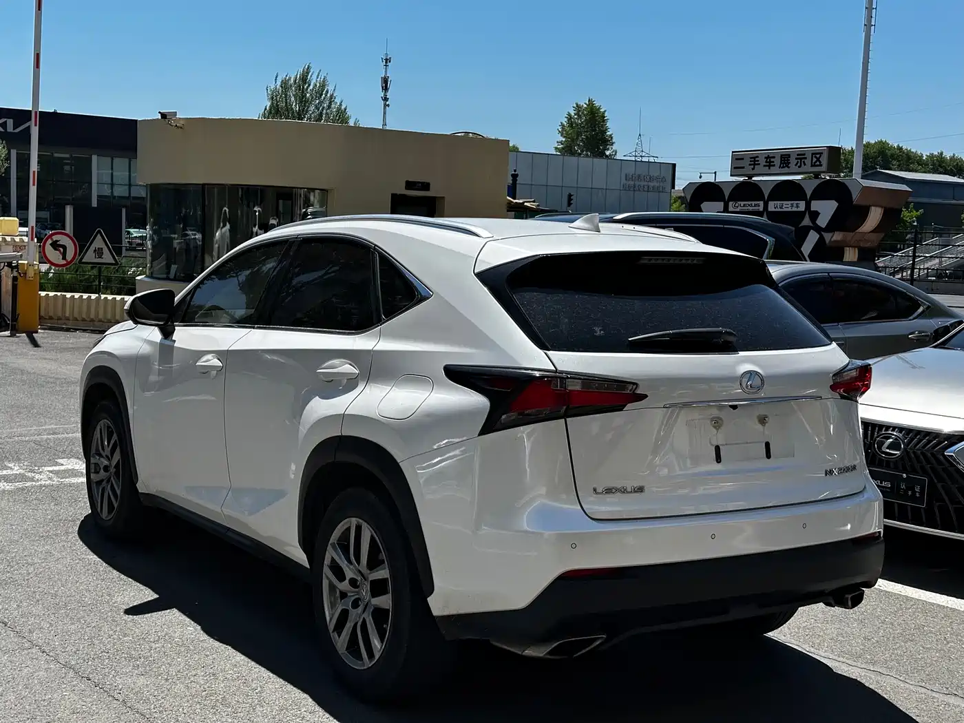 Lexus NX 2015 200t AWD F Sport фото 4