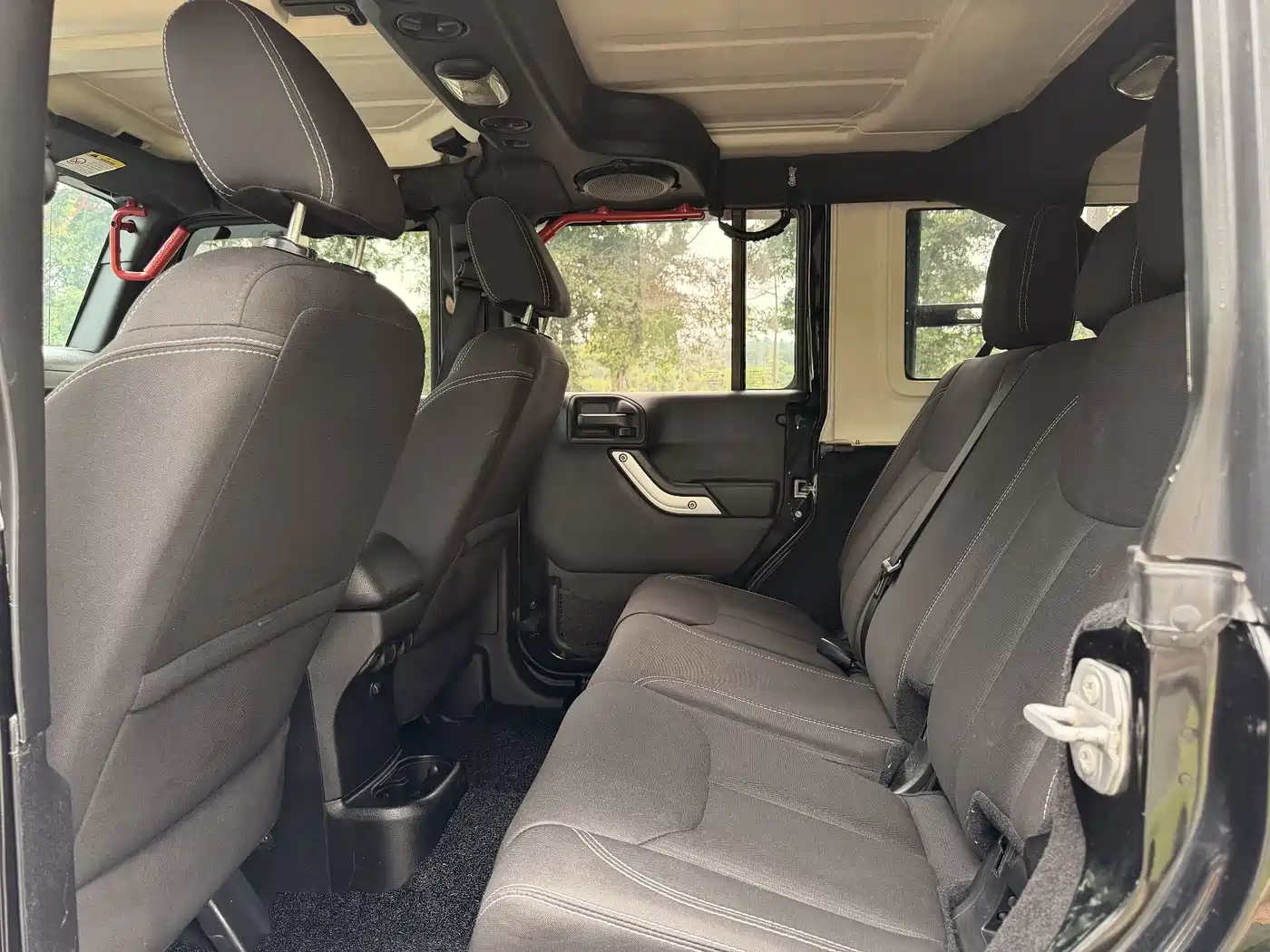Photo 6 - Jeep Wrangler