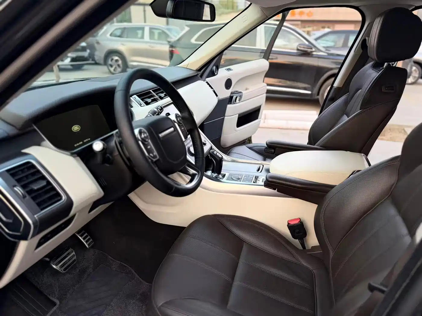 Land Rover Range Rover Sport 2016 Model 3.0 SC V6 HSE DYNAMIC фото 14
