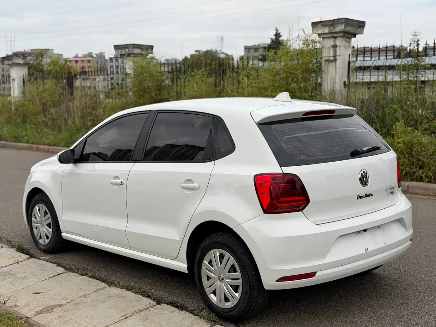 Volkswagen Polo 2016 1.4L Automatic Trend фото 6