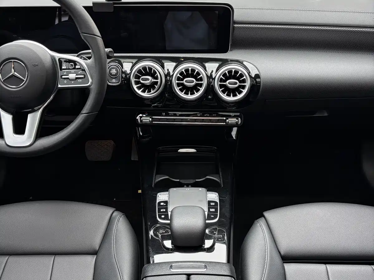 Mercedes-Benz A-Class 2020 A 200 L фото 13