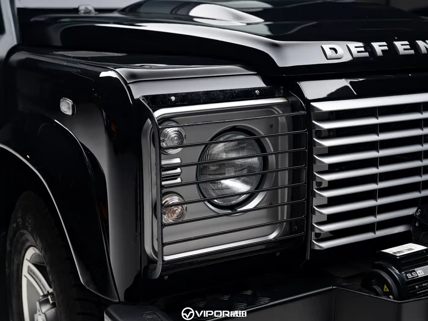 Land Rover Defender фото 15