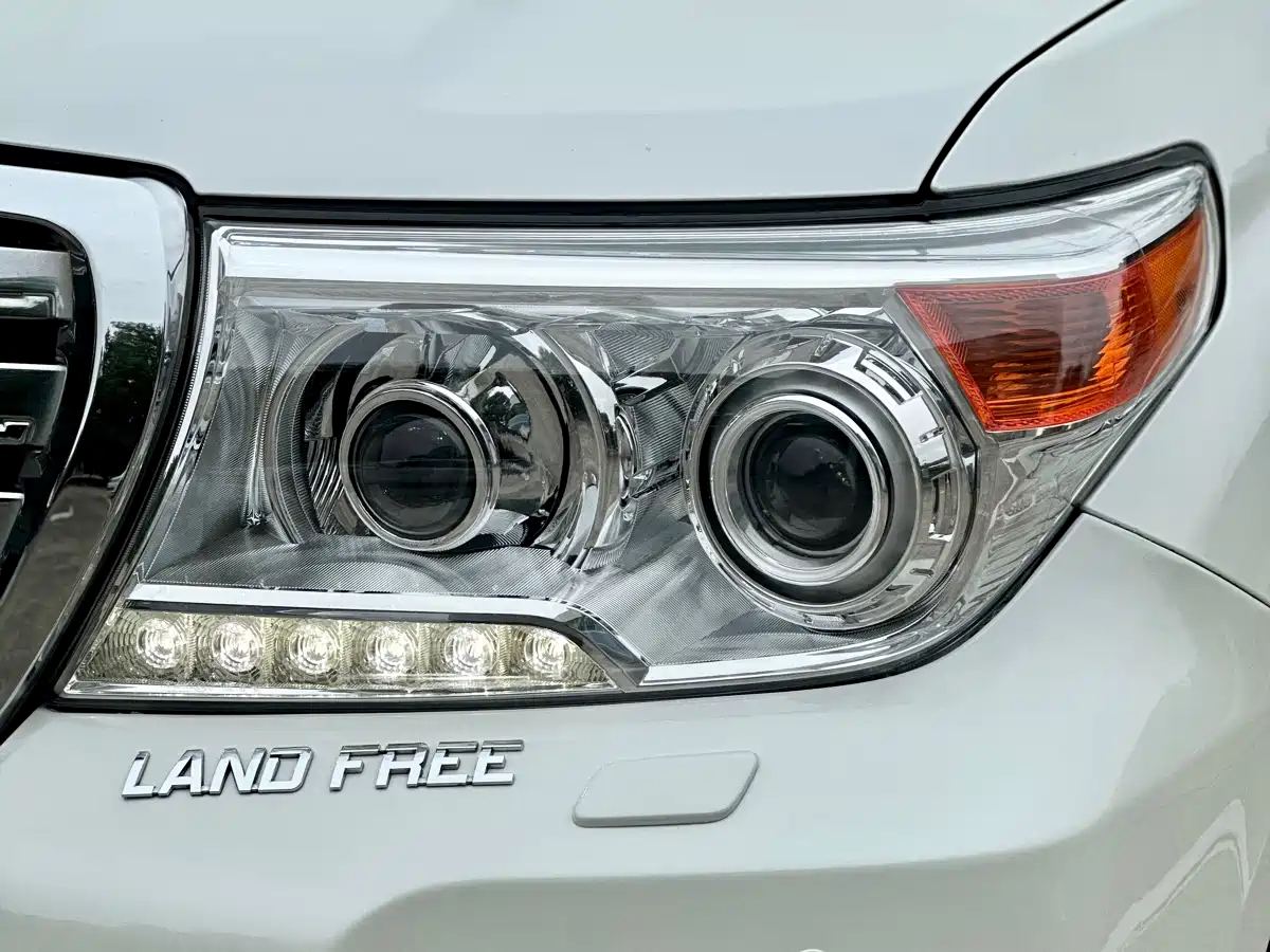 Toyota Land Cruiser (Import) 2015 4.0L V6 Middle East Limited Edition фото 2