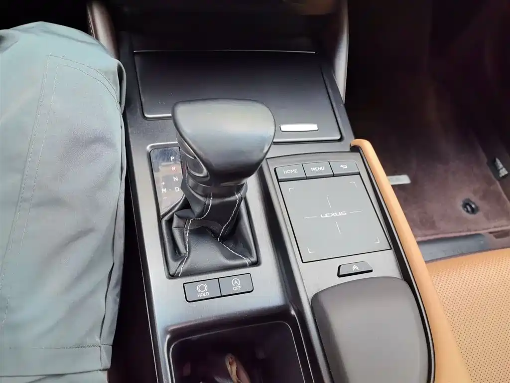 Lexus ES 2020 200 Excellence фото 7