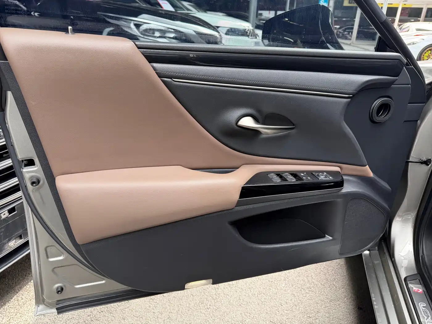 Lexus ES 2021 200 Excellence Edition фото 12