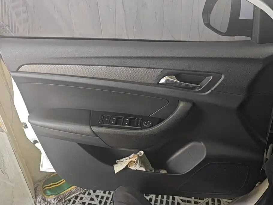 Roewe 360 2015 2015 1.5L Automatic Luxury