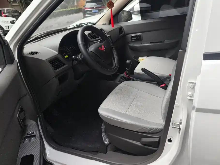 Wuling Motors Wuling Hongguang 2026 2015 1.5L S Basic China V