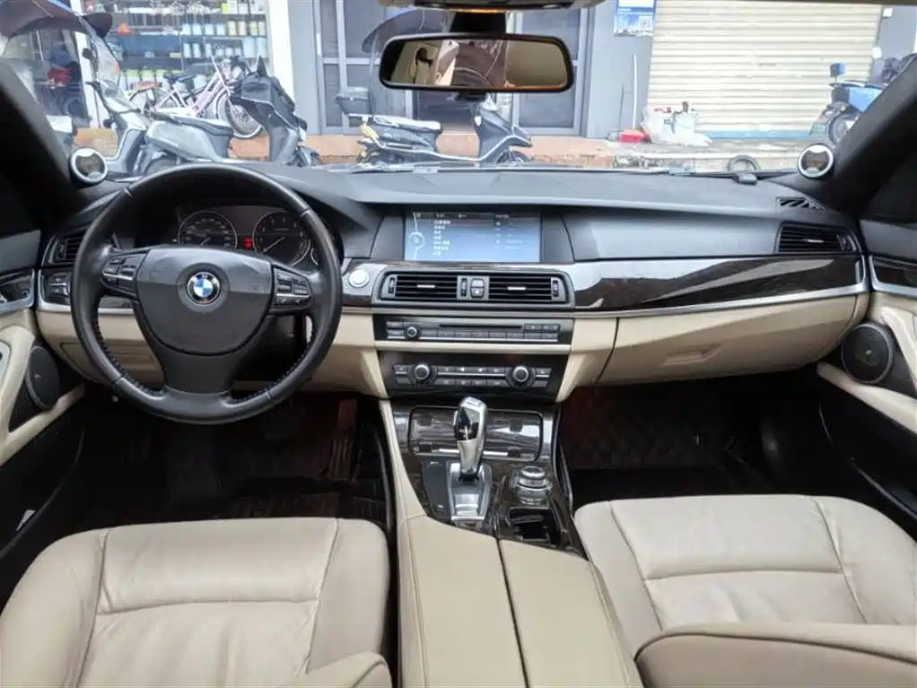 BMW 5 Series 2012 523Li Luxury фото 6