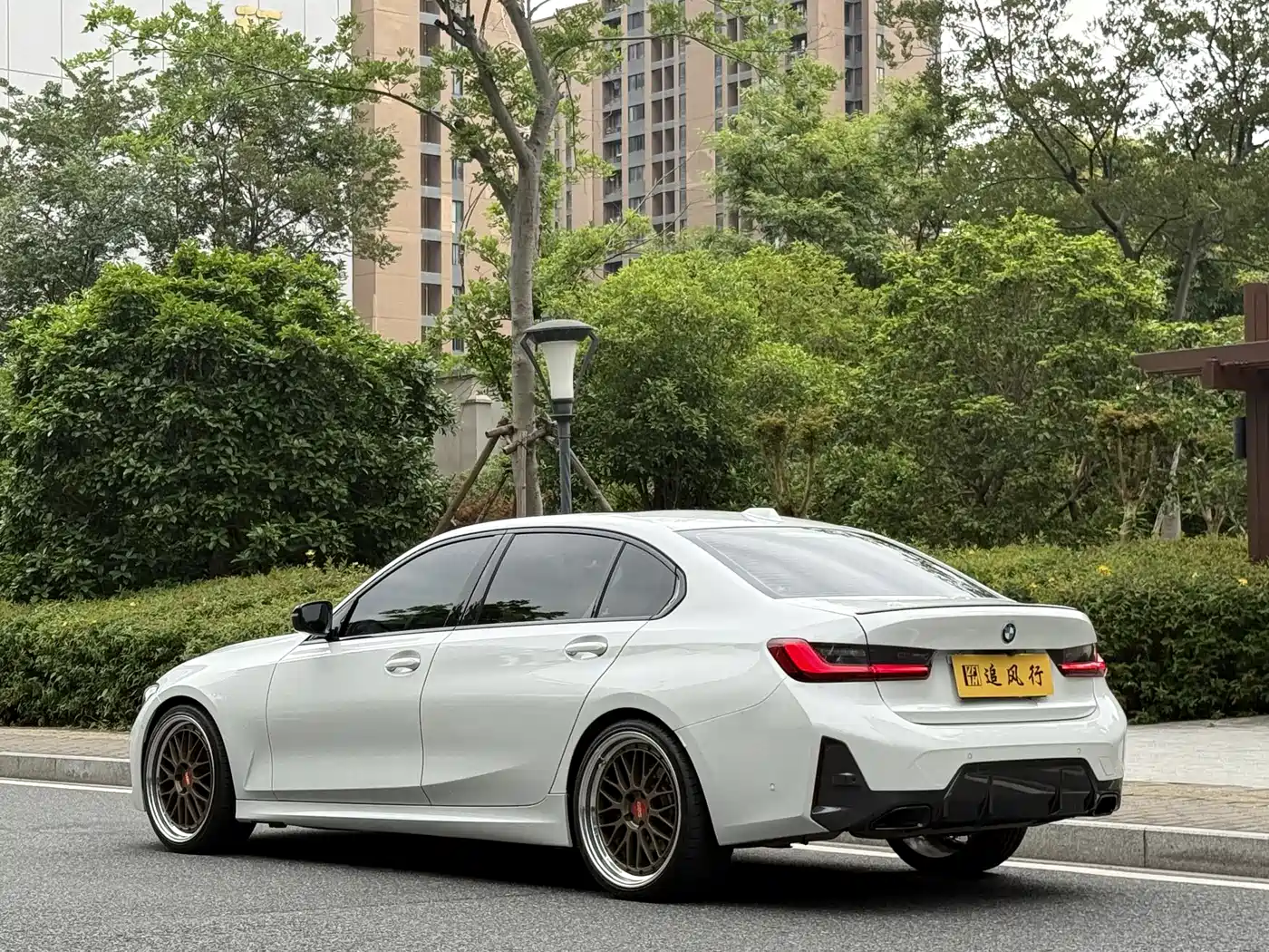 BMW 3 Series 2024 325Li M Sport Shadowline Package фото 4