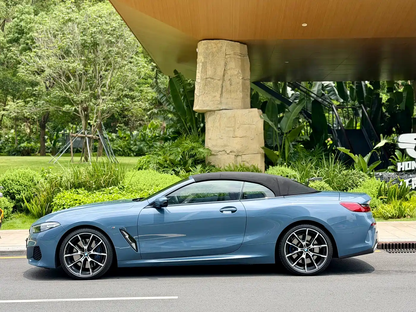 BMW 8 Series 2019 840i Convertible M Sport фото 5