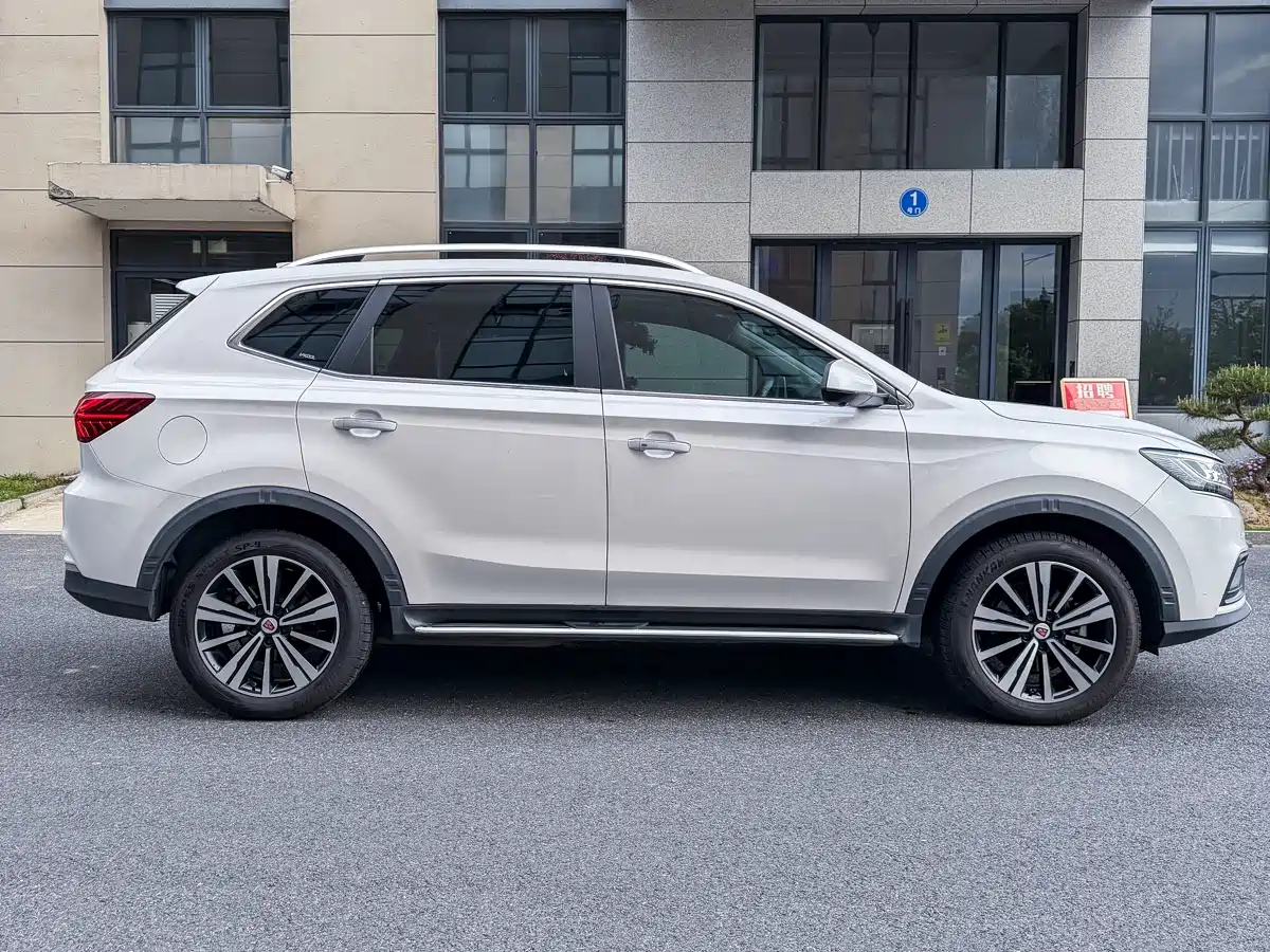 ROEWE RX5 NEW ENERGY