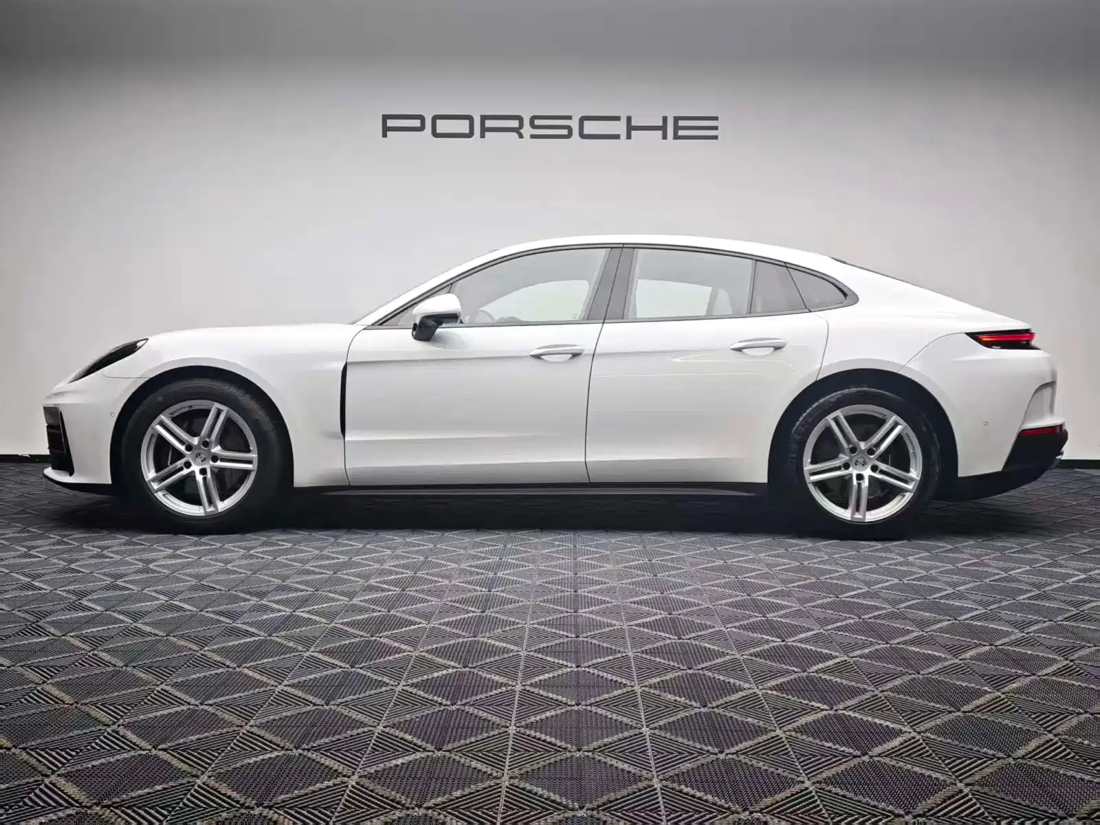 Photo 7 - Porsche Panamera