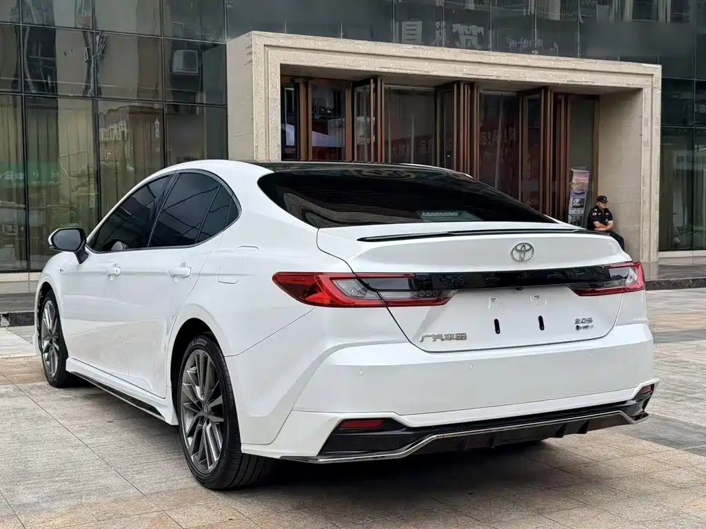 Фото 23 - Toyota Camry
