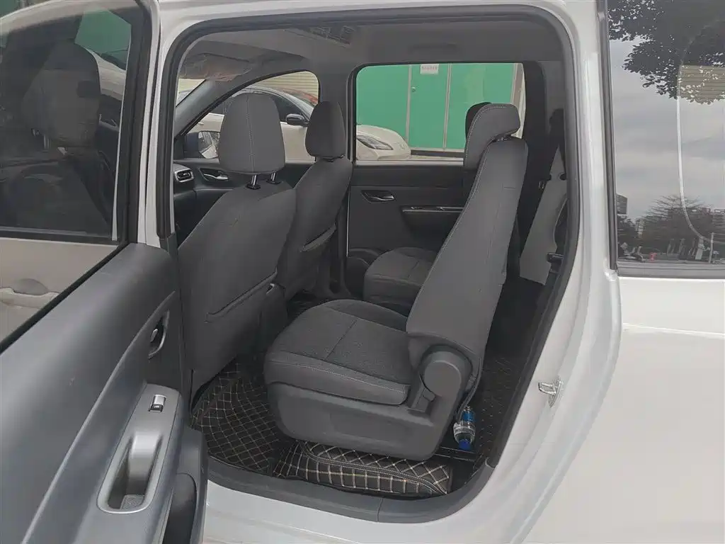 Фото 13 - Wuling Motors Wuling Hongguang New Energy