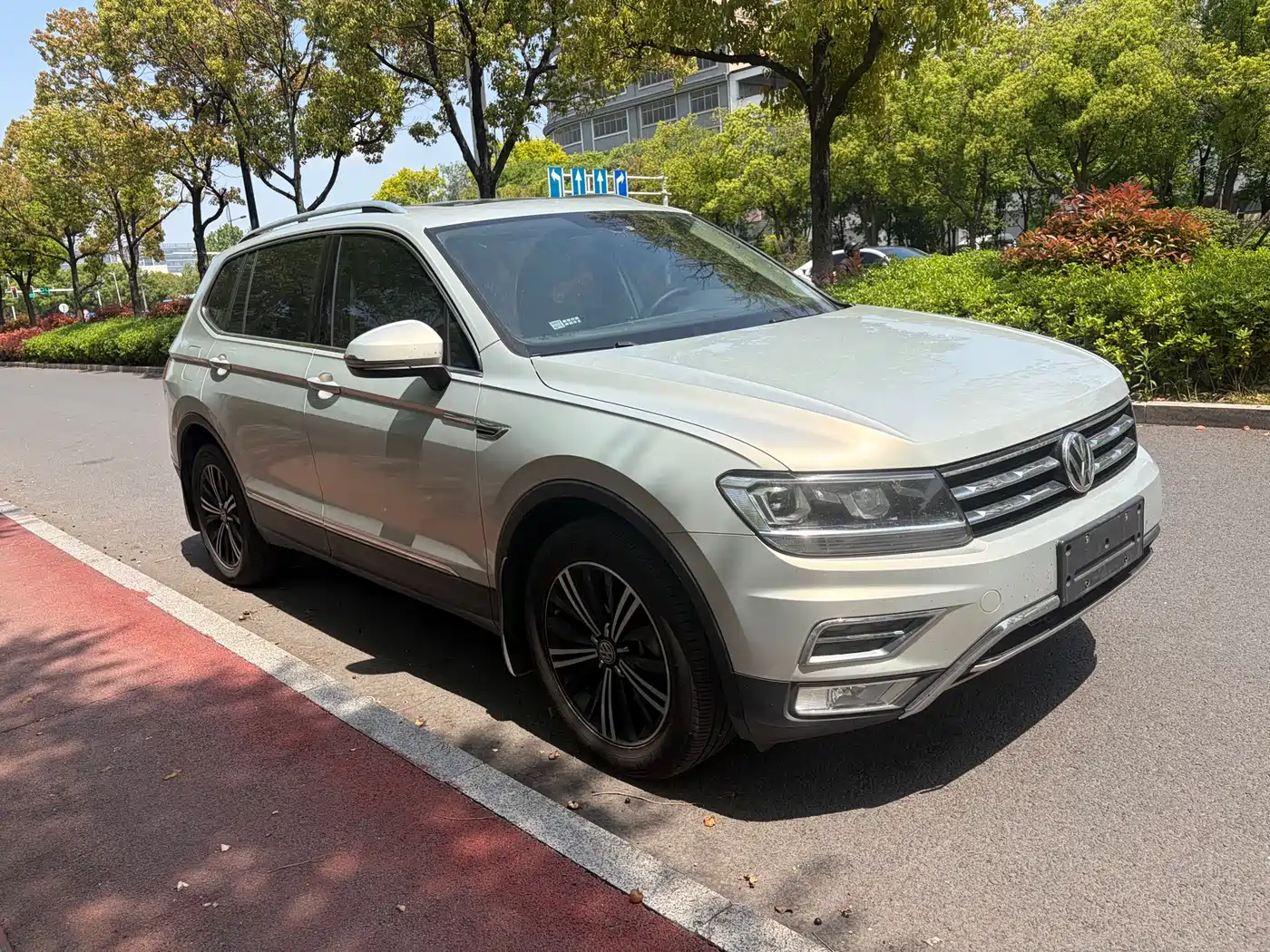 Volkswagen Tiguan L 2019 330TSI Automatic 2WD Panorama Comfort Edition China VI фото 3
