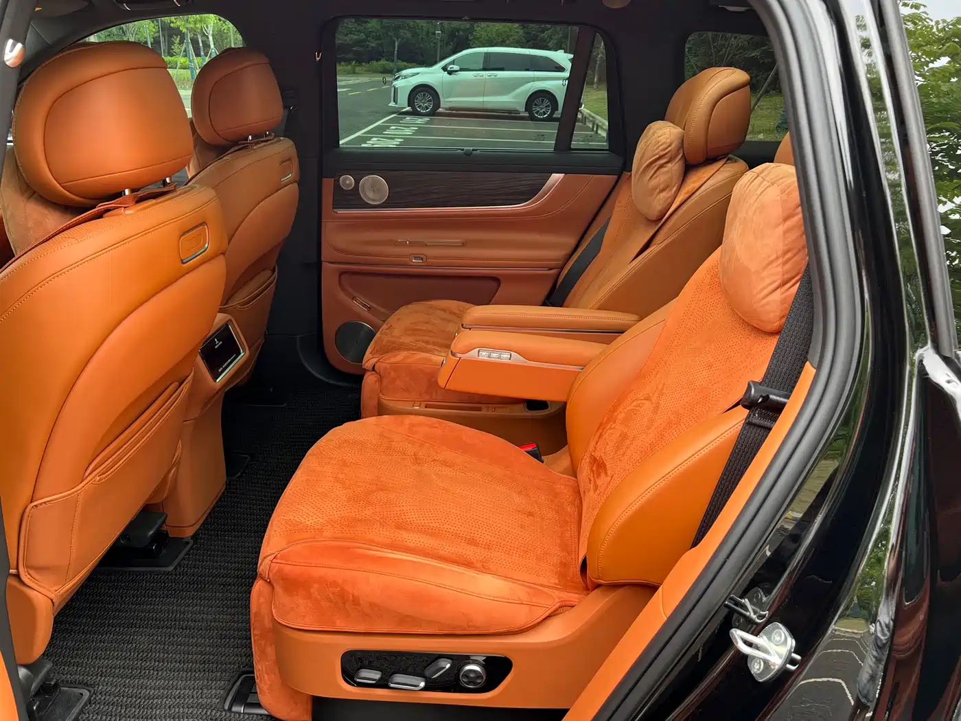 AITO Wenjie AITO M9 2025 Extended Range Ultra 52kWh 6-Seater фото 7