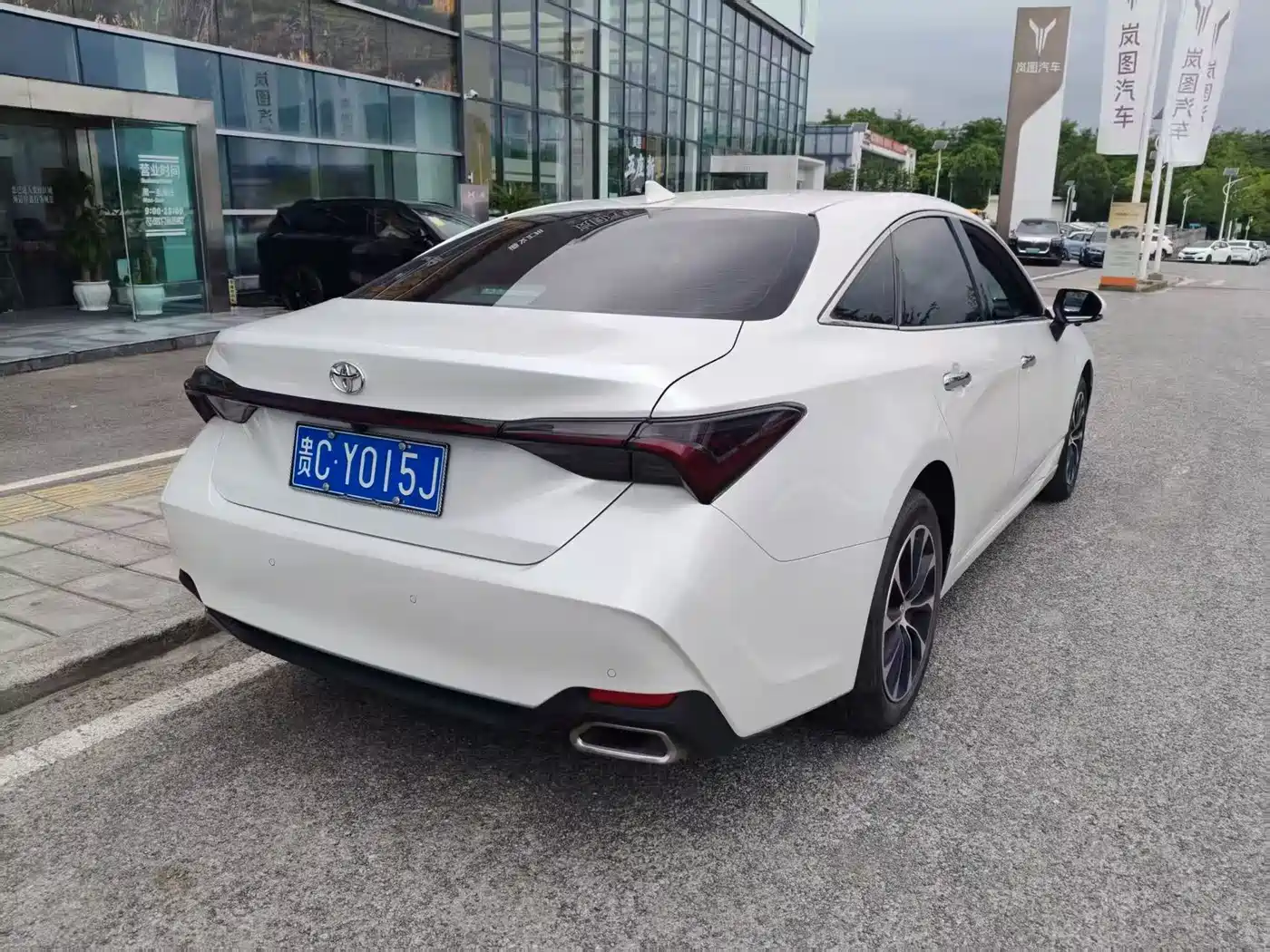 Toyota Avalon 2022 2.0L Luxury Edition фото 2