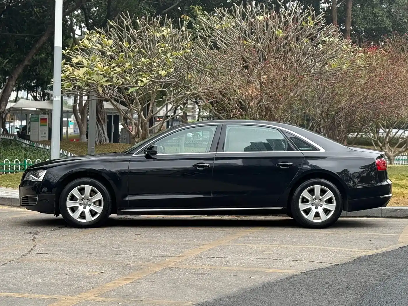Audi A8 2013 A8L 45 TFSI quattro Luxury фото 4