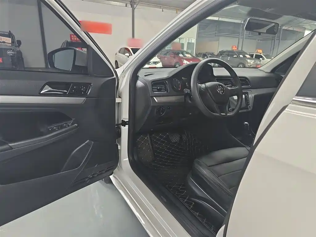 Volkswagen Lavida Tour 2015 1.6L Automatic Trend Edition фото 16