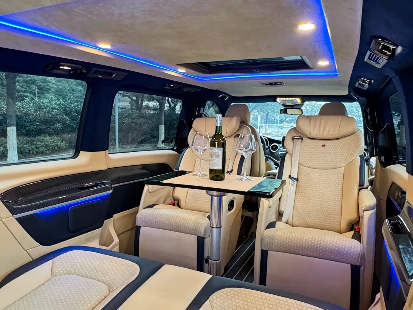 Mercedes-Benz V-Class 2018 V 260 L Premium Long Wheelbase Edition China VI фото 24