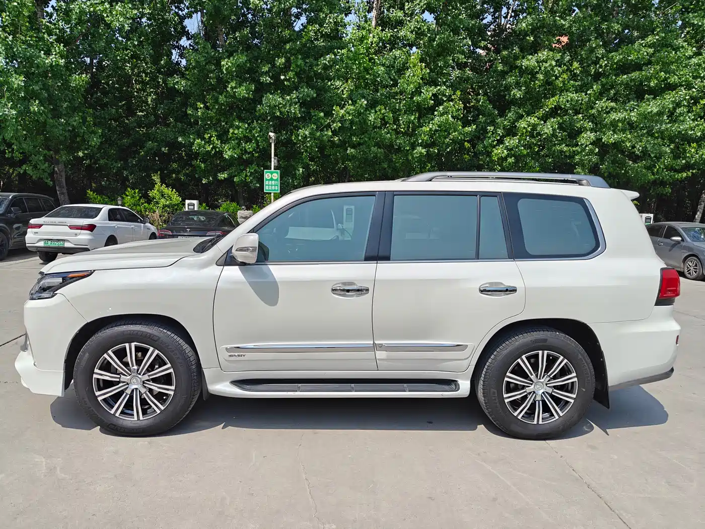 Lexus LX фото 2