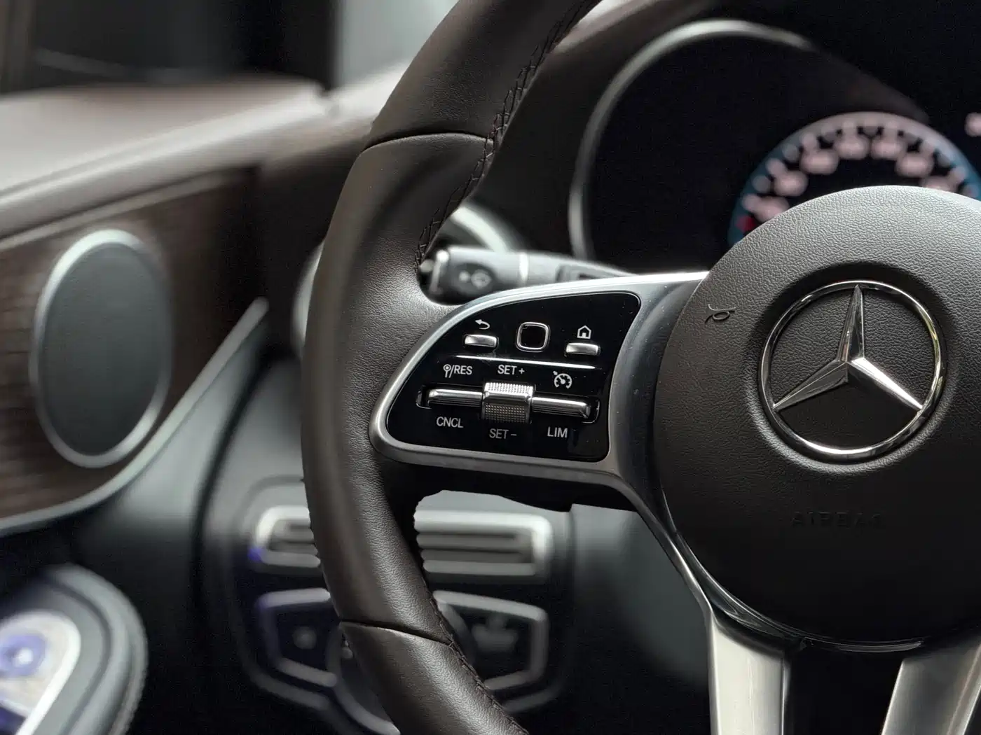 Mercedes-Benz GLC 2022 Model GLC 260 L 4MATIC Luxury Edition фото 16