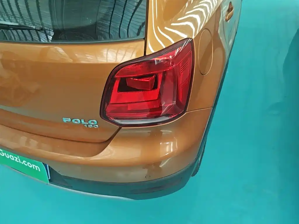 Volkswagen Polo 2016 1.6L Cross Polo Automatic фото 8