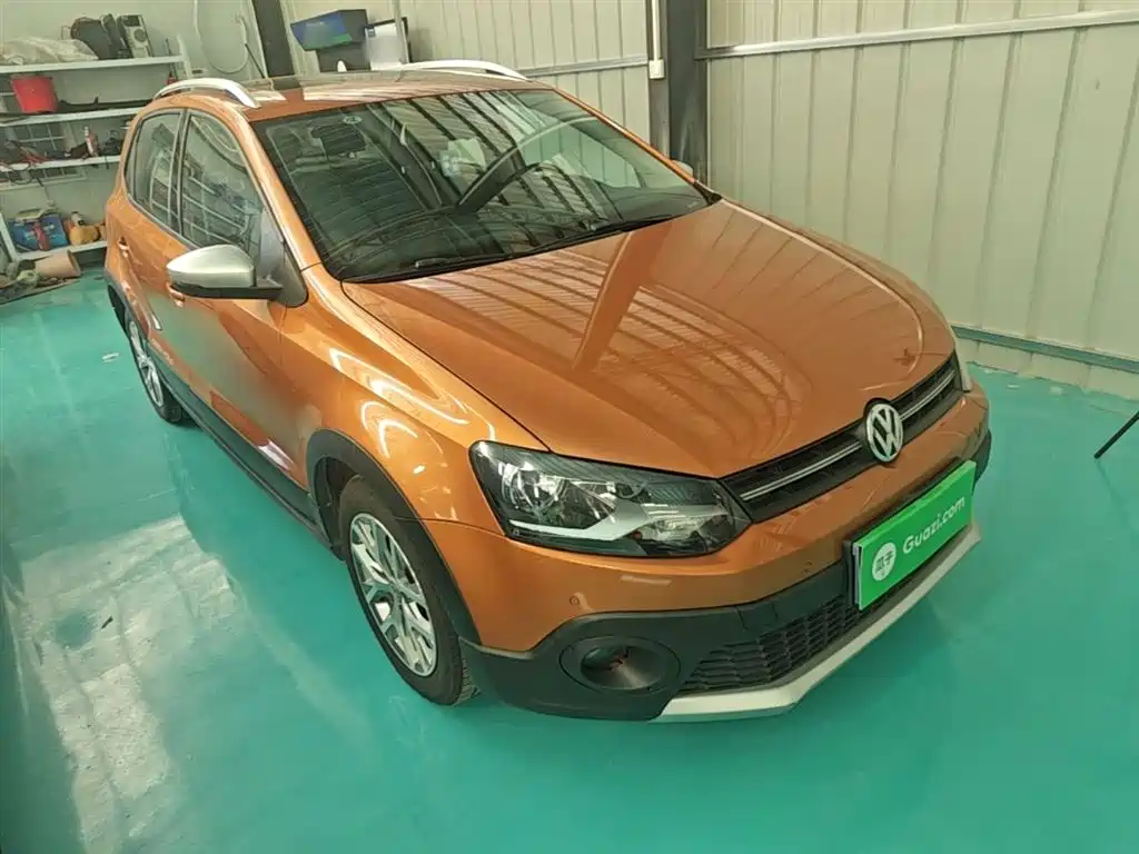 Volkswagen Polo 2016 1.6L Cross Polo Automatic фото 4
