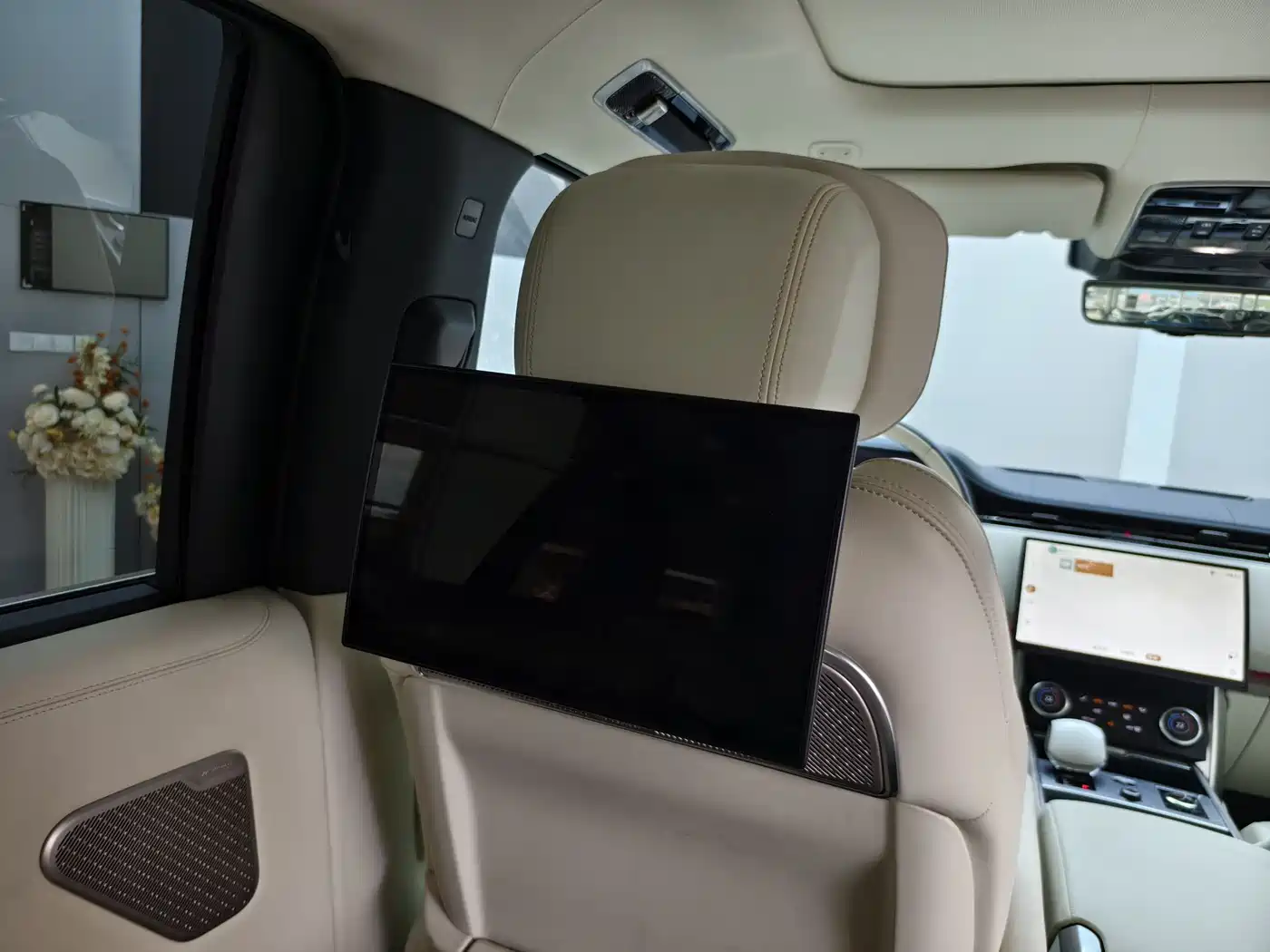 Land Rover Range Rover 2023 4.4 V8 530PS Launch Edition фото 12