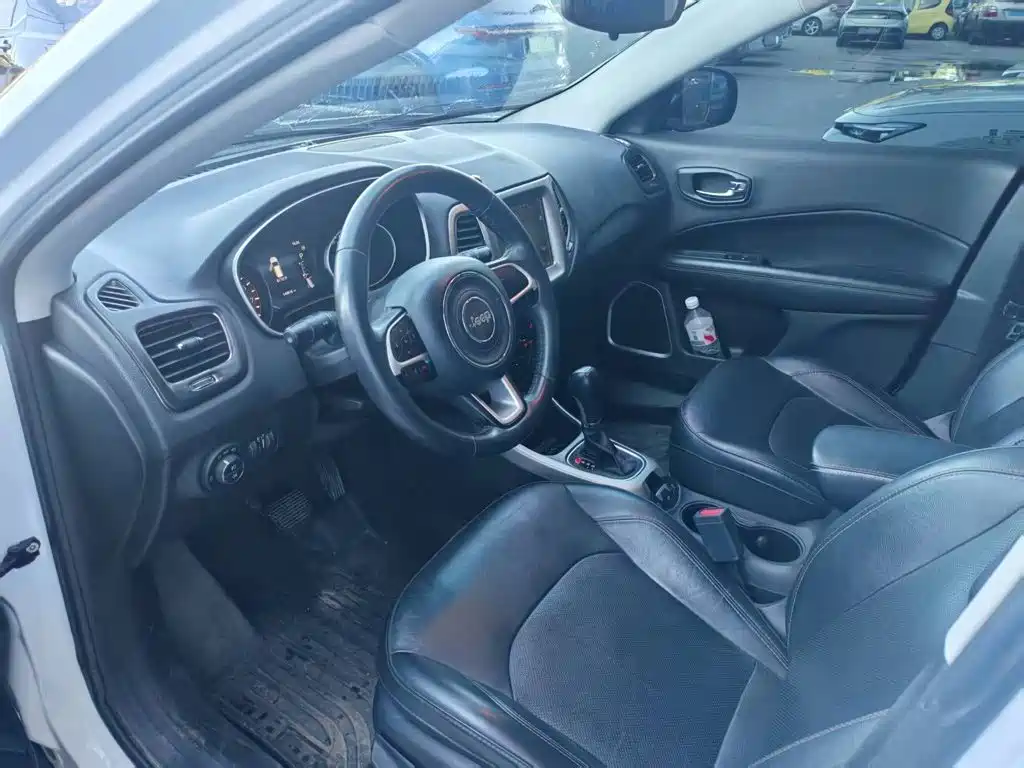 Фото 9 - Jeep Compass