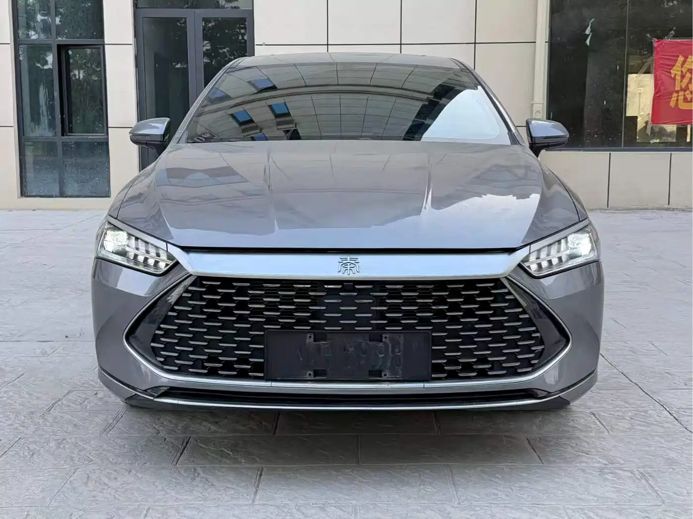 BYD Qin PLUS 2024 Glory Edition DM-i 120KM Leading фото 2